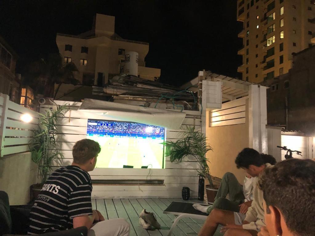 텔아비브 דירת סטודיו יפיפיה על גג ומרפסת שמש ברחוב הירקון 아파트 외부 사진