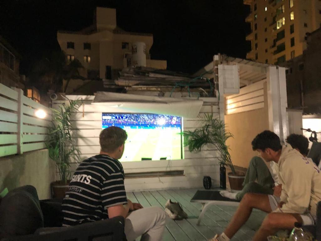 텔아비브 דירת סטודיו יפיפיה על גג ומרפסת שמש ברחוב הירקון 아파트 외부 사진